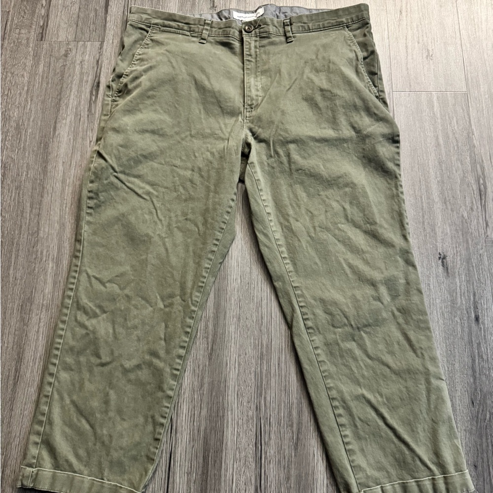 Amazon Essentials Green Chinos Relaxed Fit
